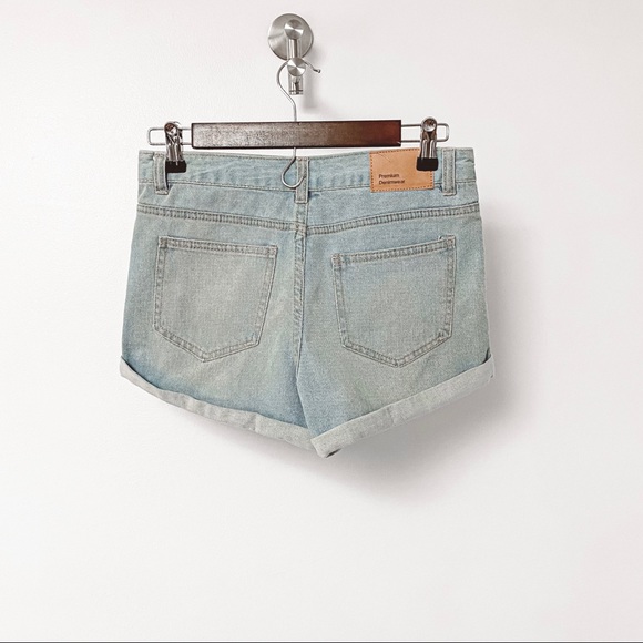 Love Tree Denim Light Wash Summer Vacation Casual Chic Cuffed Hem Short - Picture 2 of 6